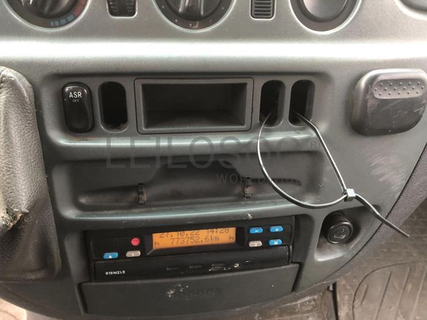 Mercedes-Benz 413CDI · Ano 2001