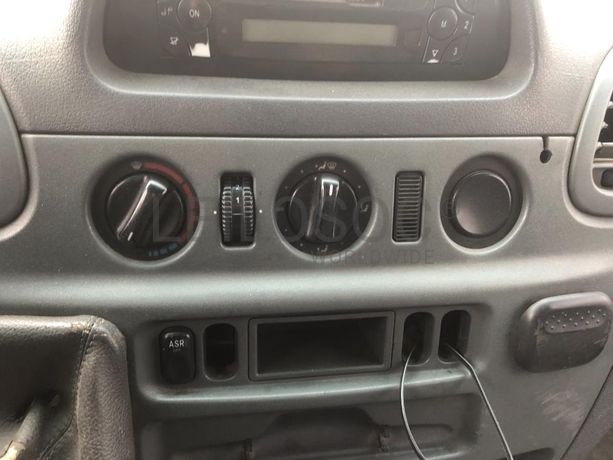 Mercedes-Benz 413CDI · Ano 2001