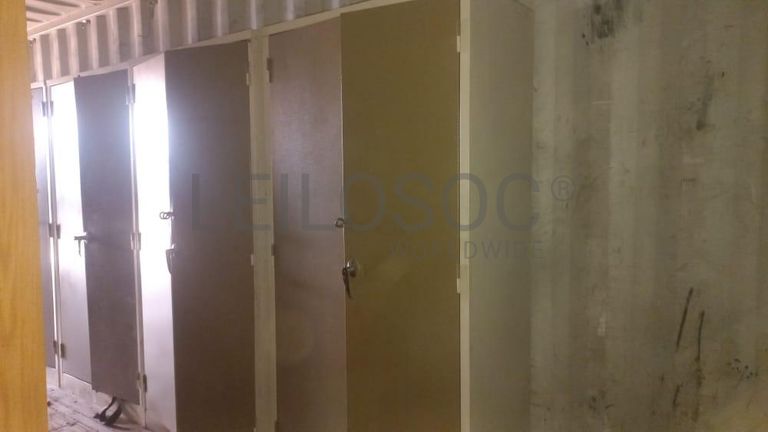 Pranchas metálicas + Mobiliario de escritorio + Mobiliário de escritório + Mobiliário de escritório + Armários metálicos + Mobiliário de escritório + Mobiliário de escritório + Mobiliário de escritório + Mobiliário de escritório + Ar Condicionado + Mobiliário de escritório + Diversos + Diversos + Pastas de arquivo + Contentor de 40P ·