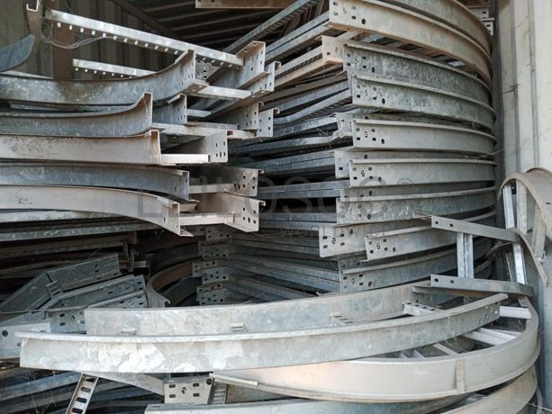 Suportes de cabos eléctricos + Contentor de 40P ·