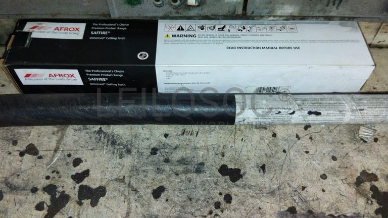 Furadeira + Compressor de Ar "Atlas Copco". + Diversos + Máquina multifuncional   + Guinchos + Macaco hidráulico   + Diversos + Diversos + Diversos + Diversos + Grampo   + Diversos + Diversos + Diversos + Diversos +  Tambores 400L de óleo hidráulico. + Bombas de abastecimento de óleo hidráulico   + Compressor de Ar   + Diversos + Tubos de mangueira   + Diversos + Botijão de gás 50L   + Diversos + Diversos + Contentor de 40P ·