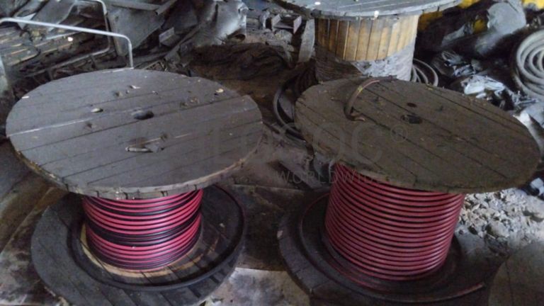 Termos acumulador  + Bebedouros + Diversos + Tv + Material Informático + Cabo de Rede + Mobiliário + Bobina   + Bobinas  + Máquinas de corte de relva + Cabos de aço  + Radiador  + Armazém ·