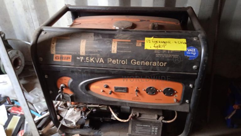 Diversos + Diversos + Gerador  + Diversos + Diversos + Diversos + Diversos + Diversos + Máquina de lichar + Cimento cola + Contentor de 40P ·