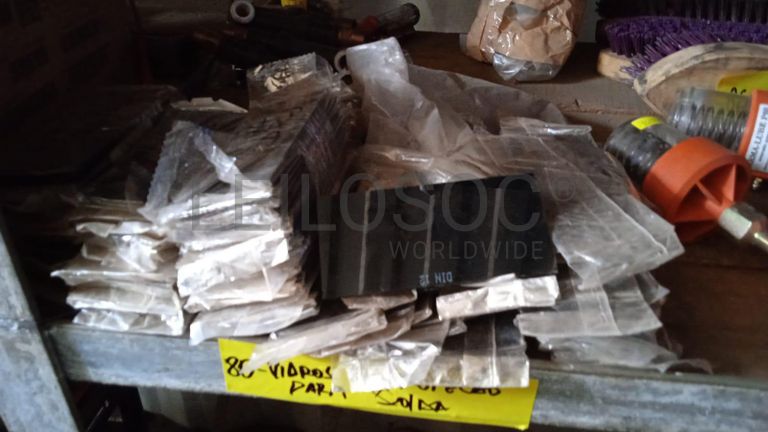 Diversos + Diversos + Gerador  + Diversos + Diversos + Diversos + Diversos + Diversos + Máquina de lichar + Cimento cola + Contentor de 40P ·