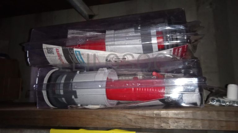 Diversos + Diversos + Gerador  + Diversos + Diversos + Diversos + Diversos + Diversos + Máquina de lichar + Cimento cola + Contentor de 40P ·