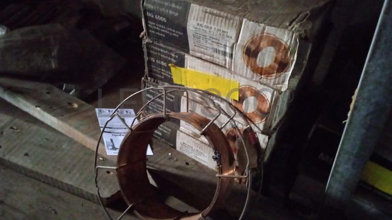 Diversos + Diversos + Gerador  + Diversos + Diversos + Diversos + Diversos + Diversos + Máquina de lichar + Cimento cola + Contentor de 40P ·