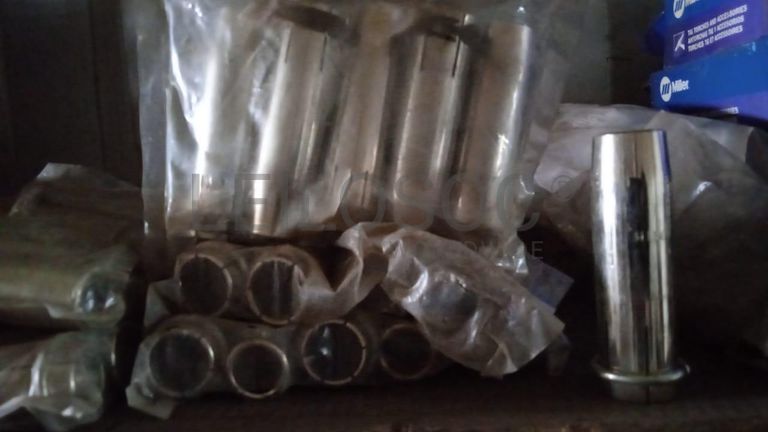 Diversos + Diversos + Gerador  + Diversos + Diversos + Diversos + Diversos + Diversos + Máquina de lichar + Cimento cola + Contentor de 40P ·