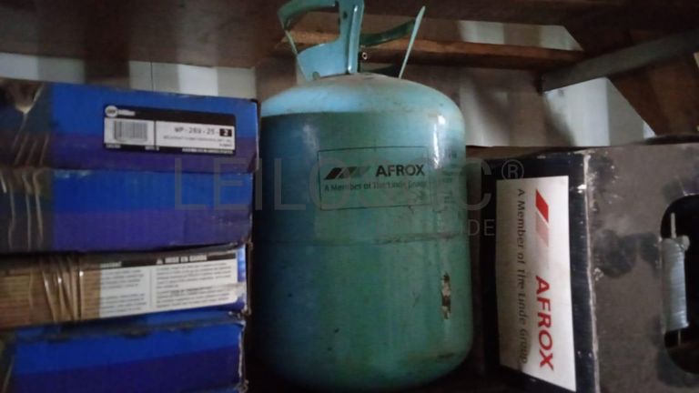 Diversos + Diversos + Gerador  + Diversos + Diversos + Diversos + Diversos + Diversos + Máquina de lichar + Cimento cola + Contentor de 40P ·