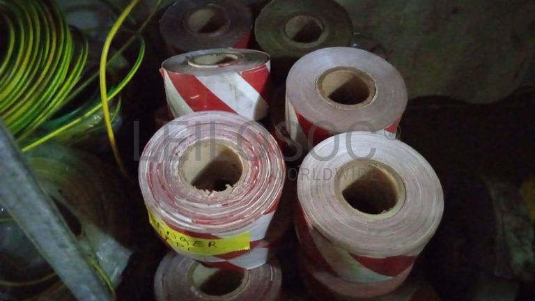 Diversos + Diversos + Gerador  + Diversos + Diversos + Diversos + Diversos + Diversos + Máquina de lichar + Cimento cola + Contentor de 40P ·