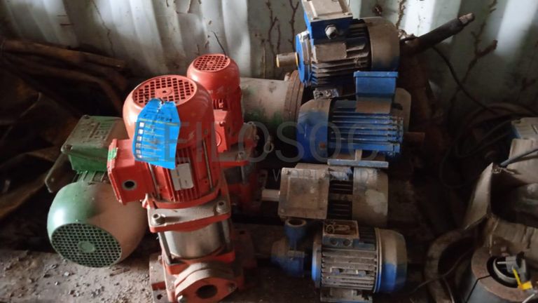 Máquina para fazer rosca   + Diversos + Bomba de água + Motores + Diversos + Diversos + Bombas de água   + Diversos + Diversos + Compressor de ar + Compressor de ar + Compactadora Turner Morris + Compressor de ar + Compressor Oceanos  + Contentor de 40P ·