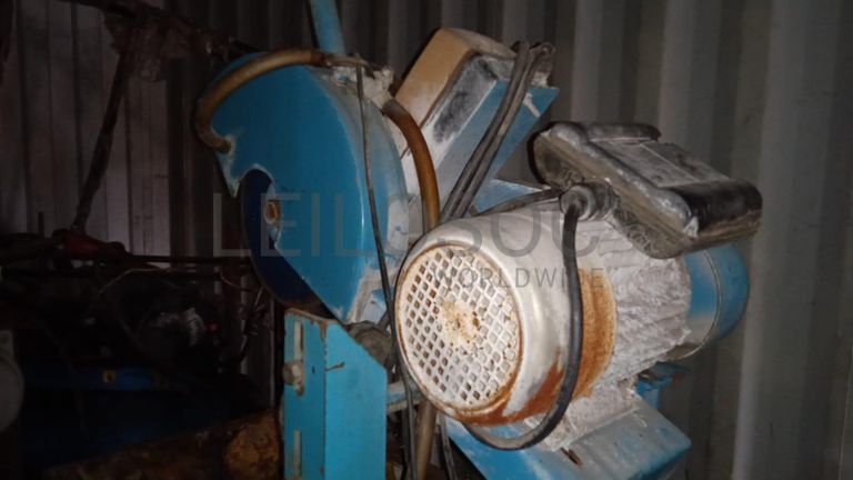 Máquina para fazer rosca   + Diversos + Bomba de água + Motores + Diversos + Diversos + Bombas de água   + Diversos + Diversos + Compressor de ar + Compressor de ar + Compactadora Turner Morris + Compressor de ar + Compressor Oceanos  + Contentor de 40P ·