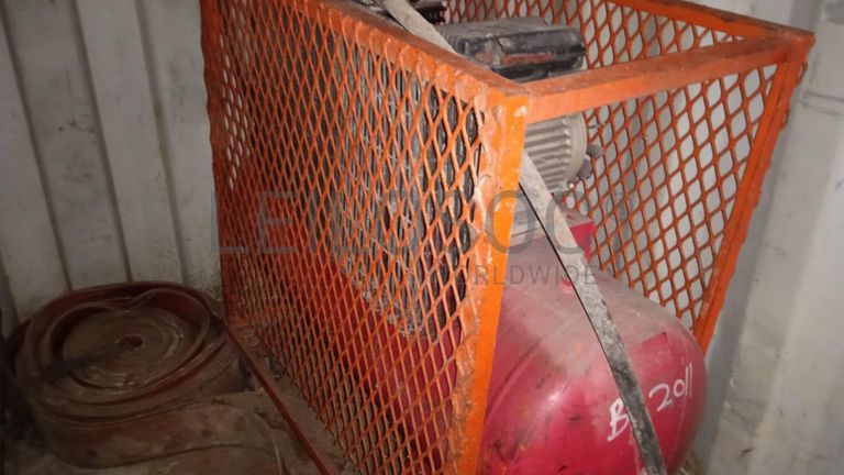 Máquina para fazer rosca   + Diversos + Bomba de água + Motores + Diversos + Diversos + Bombas de água   + Diversos + Diversos + Compressor de ar + Compressor de ar + Compactadora Turner Morris + Compressor de ar + Compressor Oceanos  + Contentor de 40P ·