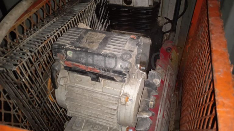 Máquina para fazer rosca   + Diversos + Bomba de água + Motores + Diversos + Diversos + Bombas de água   + Diversos + Diversos + Compressor de ar + Compressor de ar + Compactadora Turner Morris + Compressor de ar + Compressor Oceanos  + Contentor de 40P ·