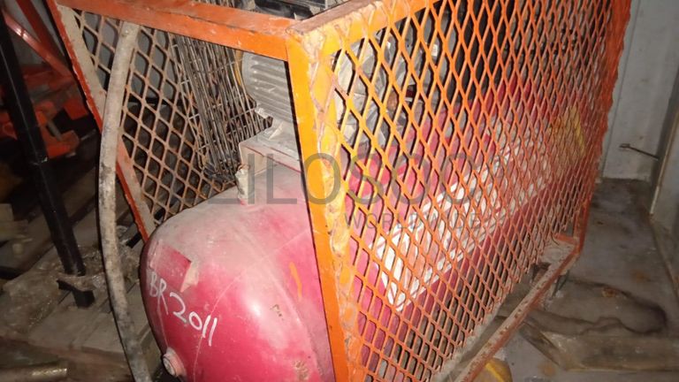 Máquina para fazer rosca   + Diversos + Bomba de água + Motores + Diversos + Diversos + Bombas de água   + Diversos + Diversos + Compressor de ar + Compressor de ar + Compactadora Turner Morris + Compressor de ar + Compressor Oceanos  + Contentor de 40P ·