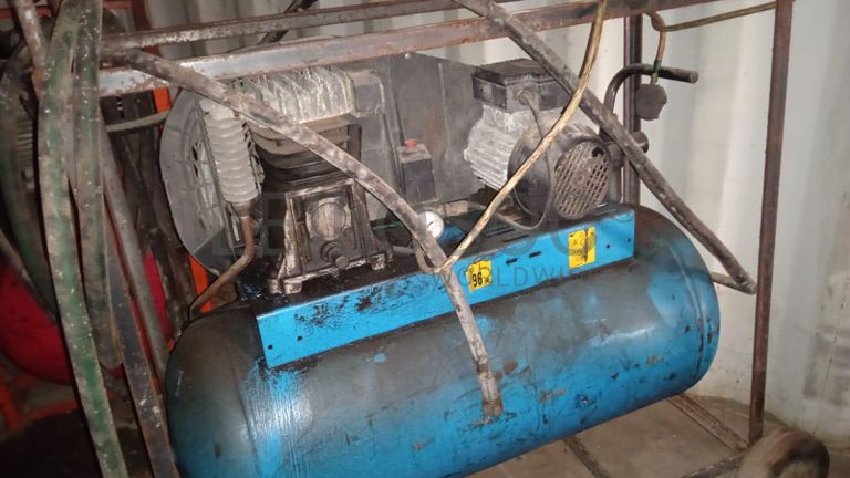 Máquina para fazer rosca   + Diversos + Bomba de água + Motores + Diversos + Diversos + Bombas de água   + Diversos + Diversos + Compressor de ar + Compressor de ar + Compactadora Turner Morris + Compressor de ar + Compressor Oceanos  + Contentor de 40P ·