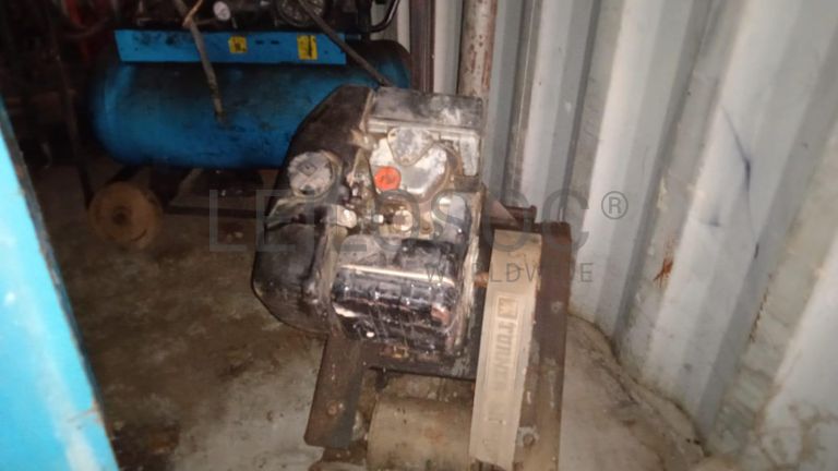 Máquina para fazer rosca   + Diversos + Bomba de água + Motores + Diversos + Diversos + Bombas de água   + Diversos + Diversos + Compressor de ar + Compressor de ar + Compactadora Turner Morris + Compressor de ar + Compressor Oceanos  + Contentor de 40P ·