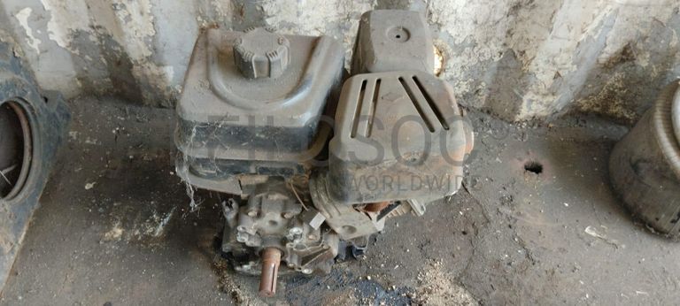 Máquinas teste da carga   + Radiadores + Motor + Caixa de velocidade + Veios de transmissão, + Diversos + Contentor de 40P ·