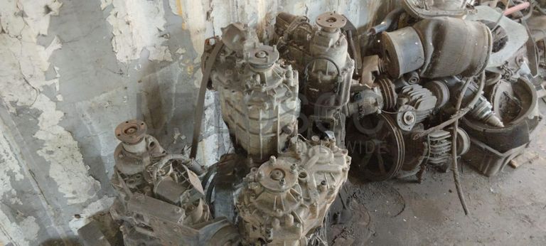 Máquinas teste da carga   + Radiadores + Motor + Caixa de velocidade + Veios de transmissão, + Diversos + Contentor de 40P ·