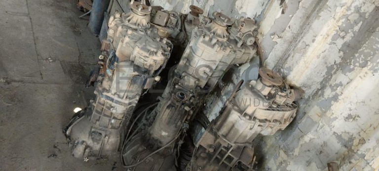 Máquinas teste da carga   + Radiadores + Motor + Caixa de velocidade + Veios de transmissão, + Diversos + Contentor de 40P ·