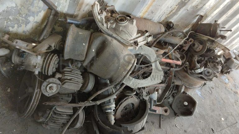 Máquinas teste da carga   + Radiadores + Motor + Caixa de velocidade + Veios de transmissão, + Diversos + Contentor de 40P ·