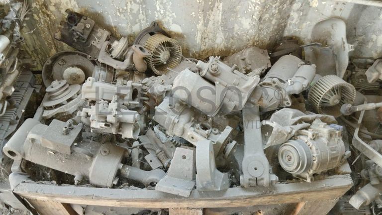 Máquinas teste da carga   + Radiadores + Motor + Caixa de velocidade + Veios de transmissão, + Diversos + Contentor de 40P ·