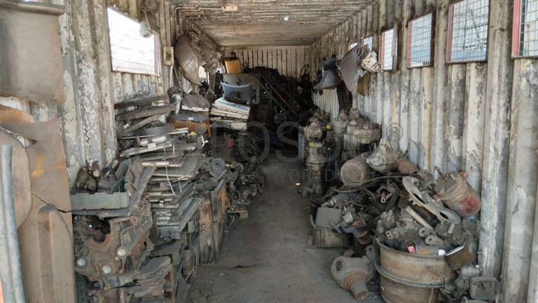 Máquinas teste da carga   + Radiadores + Motor + Caixa de velocidade + Veios de transmissão, + Diversos + Contentor de 40P ·