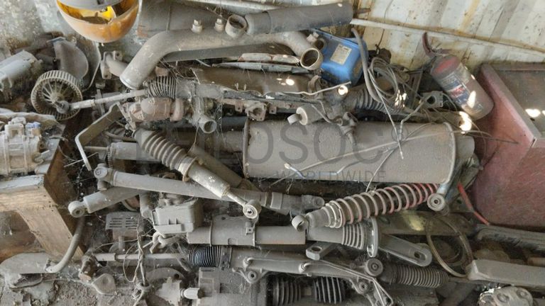 Máquinas teste da carga   + Radiadores + Motor + Caixa de velocidade + Veios de transmissão, + Diversos + Contentor de 40P ·