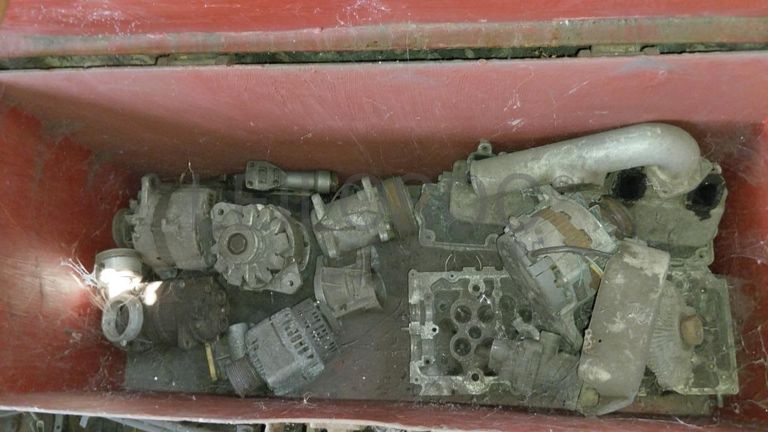 Máquinas teste da carga   + Radiadores + Motor + Caixa de velocidade + Veios de transmissão, + Diversos + Contentor de 40P ·