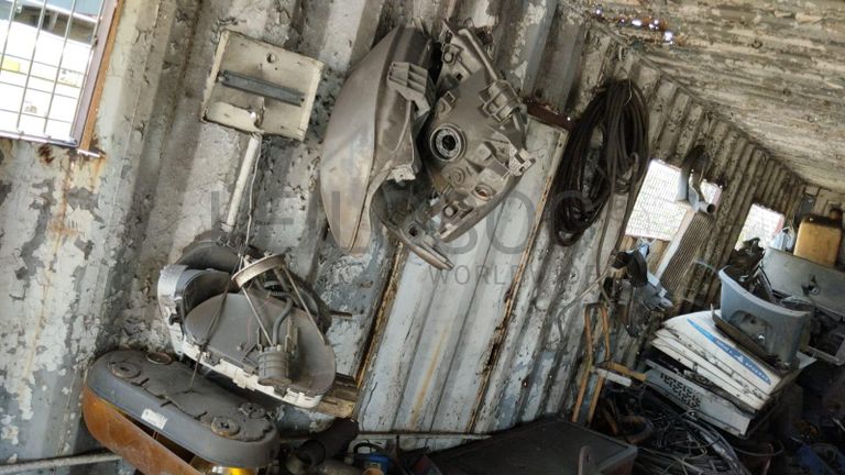 Máquinas teste da carga   + Radiadores + Motor + Caixa de velocidade + Veios de transmissão, + Diversos + Contentor de 40P ·