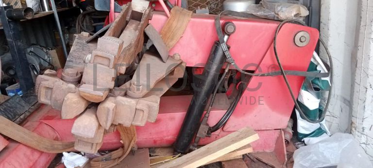 Máquina de desmontar pneus   + Máquina  pressão   + Diversos + Diversos + Diversos + Diversos ·