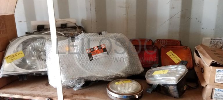 Máquina de desmontar pneus   + Máquina  pressão   + Diversos + Diversos + Diversos + Diversos ·