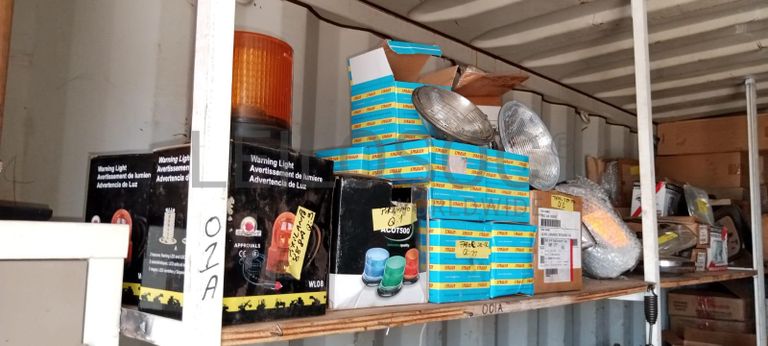 Máquina de desmontar pneus   + Máquina  pressão   + Diversos + Diversos + Diversos + Diversos ·