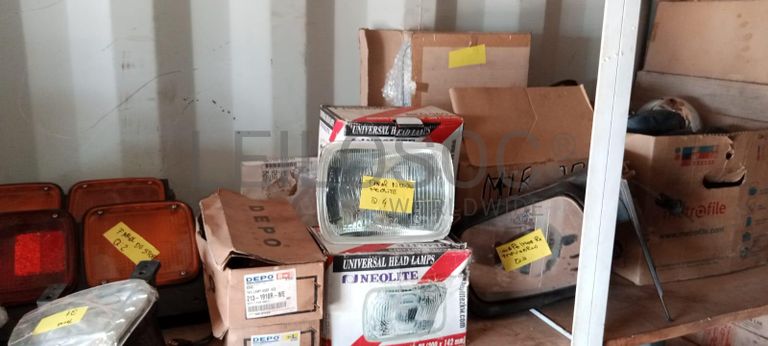 Máquina de desmontar pneus   + Máquina  pressão   + Diversos + Diversos + Diversos + Diversos ·