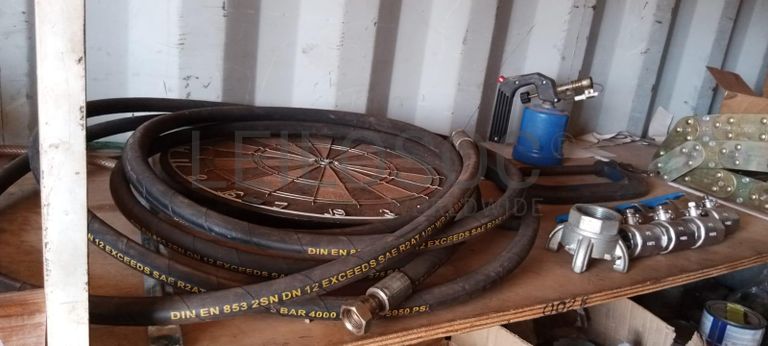 Máquina de desmontar pneus   + Máquina  pressão   + Diversos + Diversos + Diversos + Diversos ·