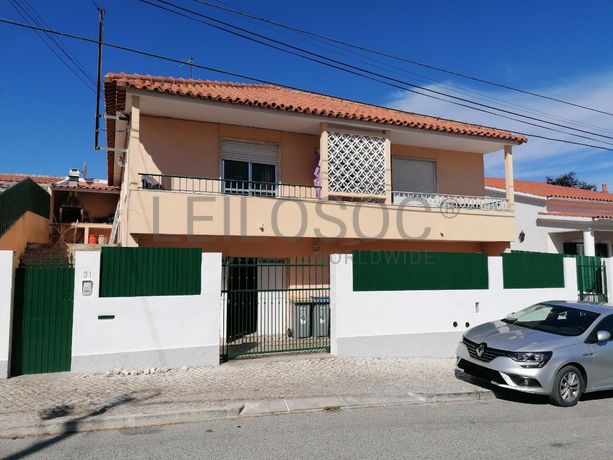 Moradia V3 c/ 2 Lugares de Garagem · Charneca da Caparica, Almada