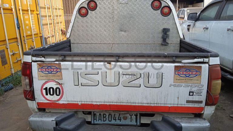 ISUZU KB300LE ·