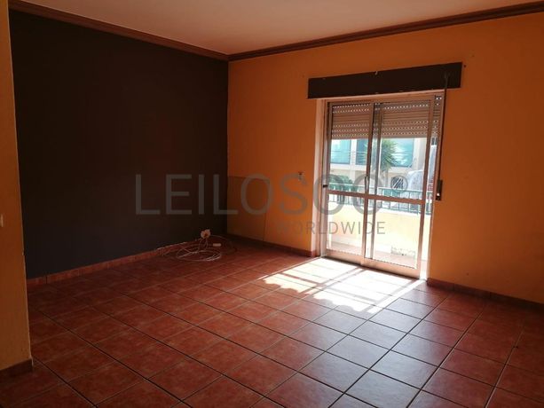 Moradia V3 c/ 2 Lugares de Garagem · Charneca da Caparica, Almada