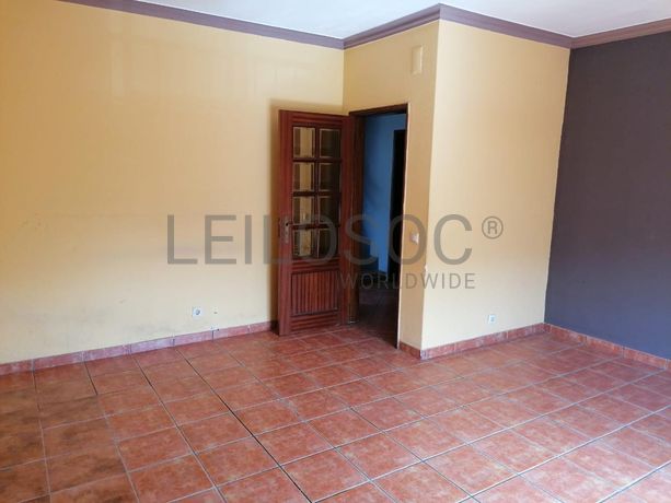 Moradia V3 c/ 2 Lugares de Garagem · Charneca da Caparica, Almada