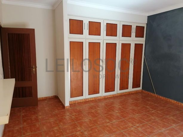 Moradia V3 c/ 2 Lugares de Garagem · Charneca da Caparica, Almada