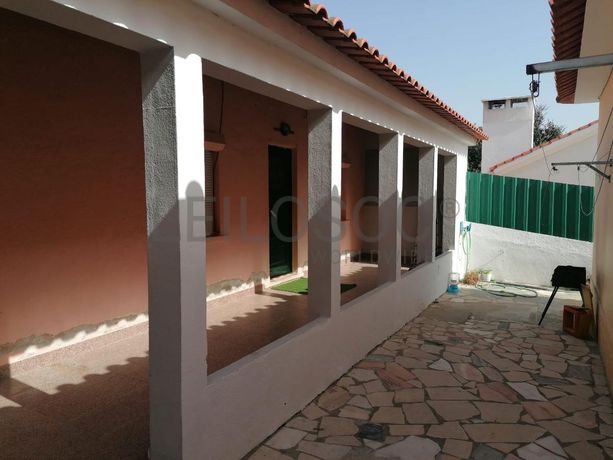 Moradia V3 c/ 2 Lugares de Garagem · Charneca da Caparica, Almada