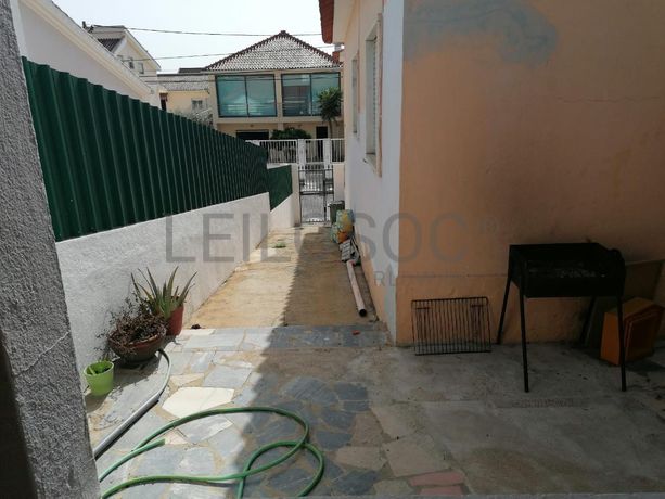 Moradia V3 c/ 2 Lugares de Garagem · Charneca da Caparica, Almada