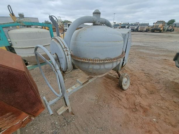 BETONEIRA DIESEL · Viana