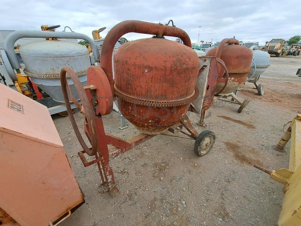 BETONEIRA DIESEL · Viana