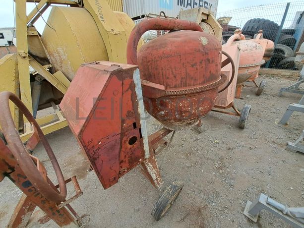 BETONEIRA DIESEL · Viana