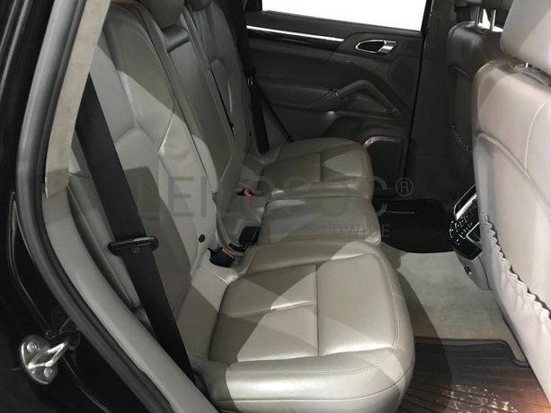 Porsche Cayenne 4.8 Turbo V8 · Ano 2010