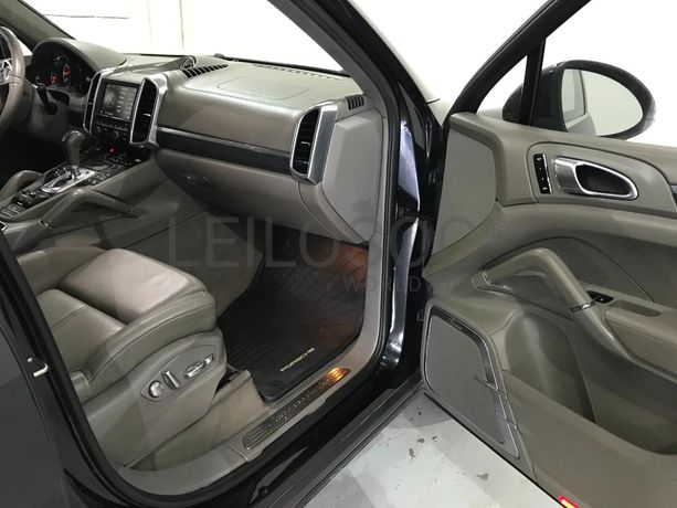 Porsche Cayenne 4.8 Turbo V8 · Ano 2010
