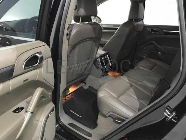 Porsche Cayenne 4.8 Turbo V8 · Ano 2010