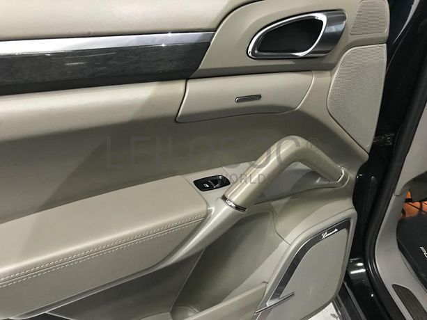 Porsche Cayenne 4.8 Turbo V8 · Ano 2010