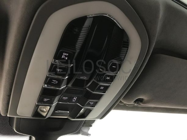 Porsche Cayenne 4.8 Turbo V8 · Ano 2010