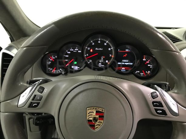 Porsche Cayenne 4.8 Turbo V8 · Ano 2010